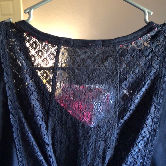 Maurice’s navy lace top hi-low - Picture 4 of 6